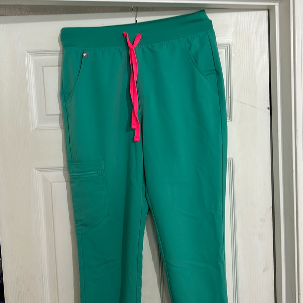 Figs Mint Green Scrub Set